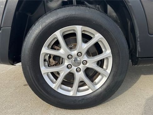 Used 2014 Jeep Cherokee Latitude w/ Comfort/Convenience Group image 9