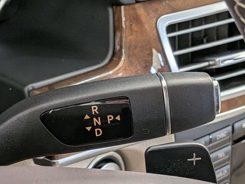 Used 2014 Mercedes-Benz E 350 4MATIC Sedan image 24