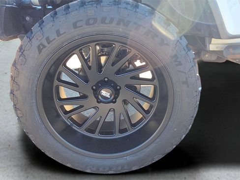 Used 2020 Jeep Gladiator Sport image 19