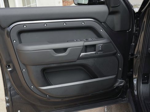 New 2026 Land Rover Defender 130 X-Dynamic SE AWD/4WD image 11