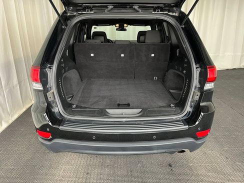 Used 2020 Jeep Grand Cherokee Laredo AWD/4WD image 21