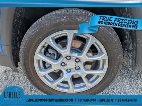Used 2024 Jeep Compass Latitude AWD/4WD image 10