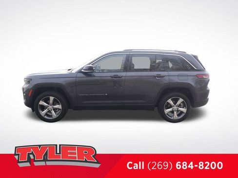 Certified 2022 Jeep Grand Cherokee Limited w/ Luxury Tech Group II AWD/4WD image 4