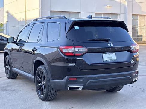 Certified 2025 Honda Pilot Black Edition image 4