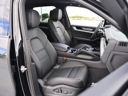 Certified 2026 Porsche Cayenne E-Hybrid image 21