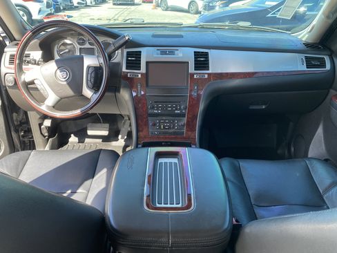 Used 2013 Cadillac Escalade ESV Luxury image 19