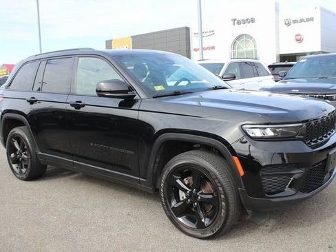 Used 2023 Jeep Grand Cherokee Altitude image 1