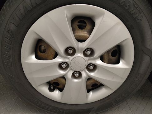 Used 2017 Kia Forte LX image 31