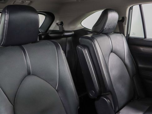 Used 2023 Toyota Highlander Limited image 29