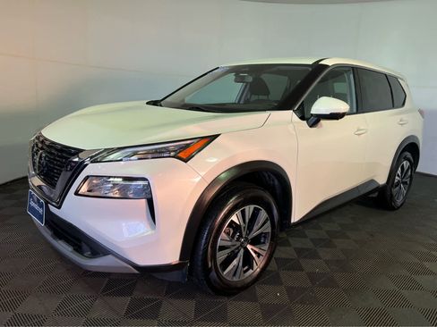 Used 2021 Nissan Rogue SV image 3