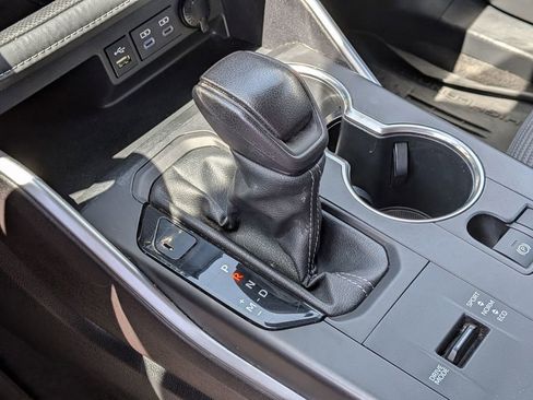 Used 2022 Toyota Highlander L FWD image 21