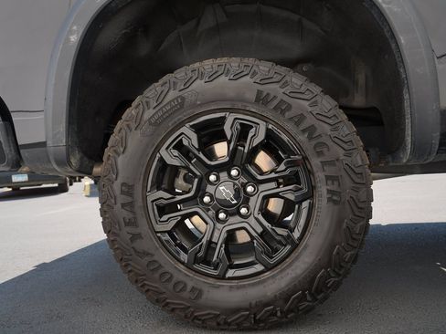 Certified 2025 Chevrolet Silverado 1500 ZR2 w/ Technology Package AWD/4WD image 35