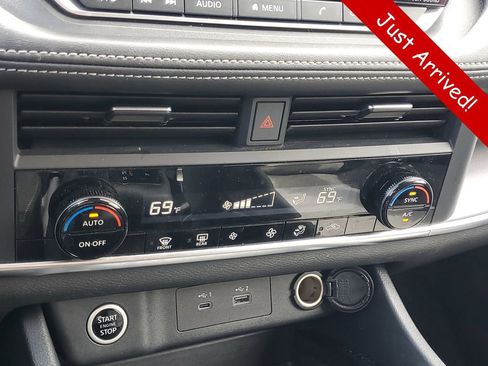 Used 2023 Nissan Rogue SV AWD/4WD image 30