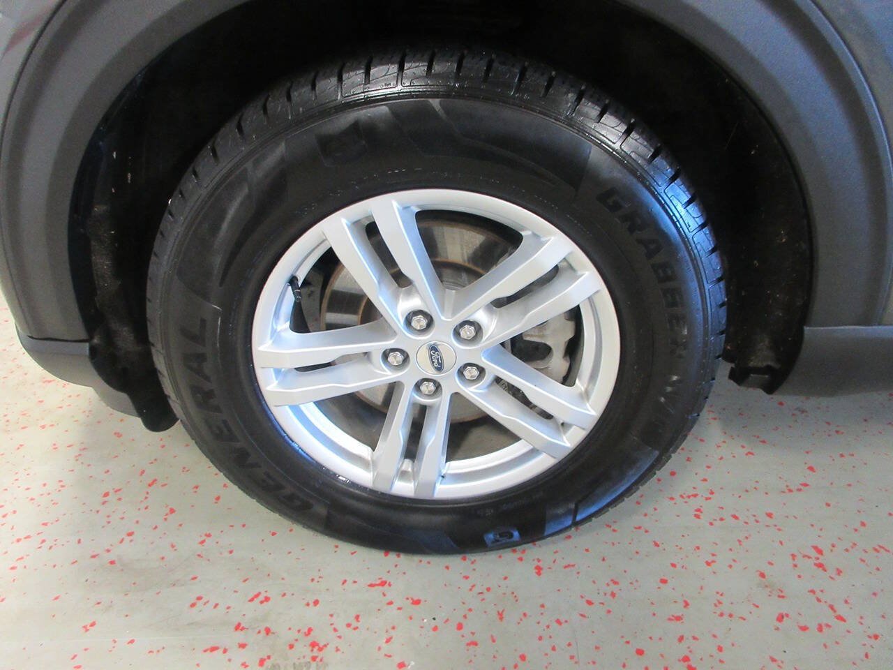 Used 2020 Ford Explorer XLT w/ Equipment Group 202A AWD/4WD image 24