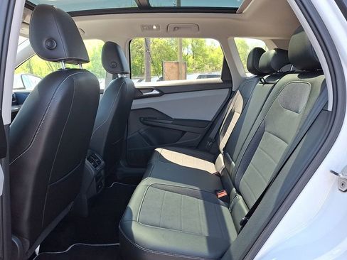 Certified 2023 Volkswagen Taos SE w/ Panoramic Sunroof Package AWD/4WD image 10