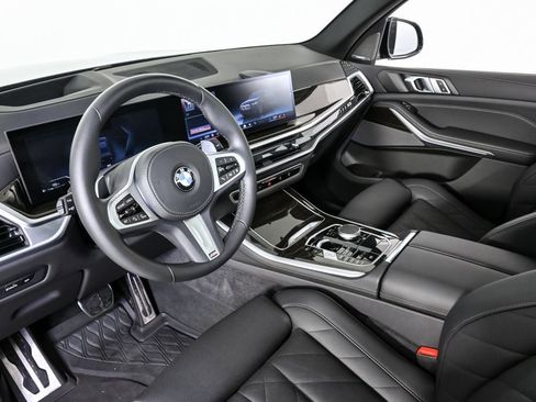 Used 2024 BMW X5 xDrive40i w/ M Sport Package image 5