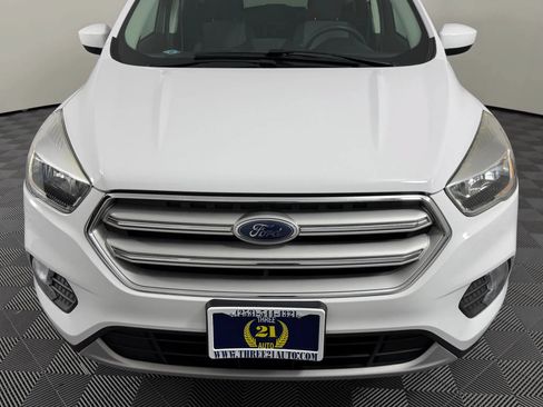Used 2018 Ford Escape SE w/ SE Sync 3 Package AWD/4WD image 3