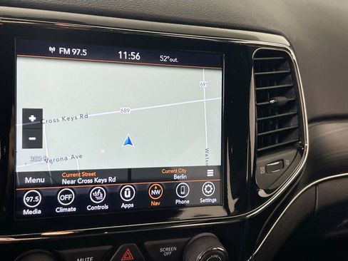 Used 2022 Jeep Grand Cherokee Limited image 12