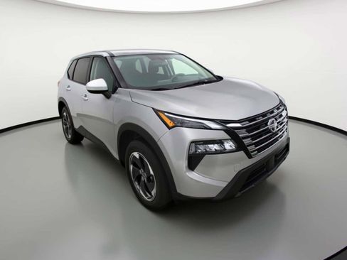 Used 2025 Nissan Rogue SV FWD image 1