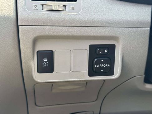 Used 2012 Toyota Corolla LE FWD image 26