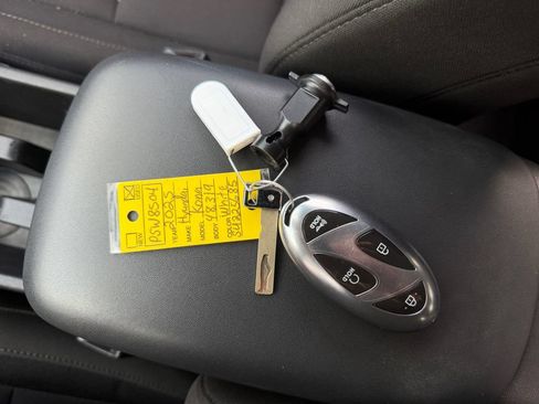 Used 2025 Hyundai Kona SEL FWD image 33