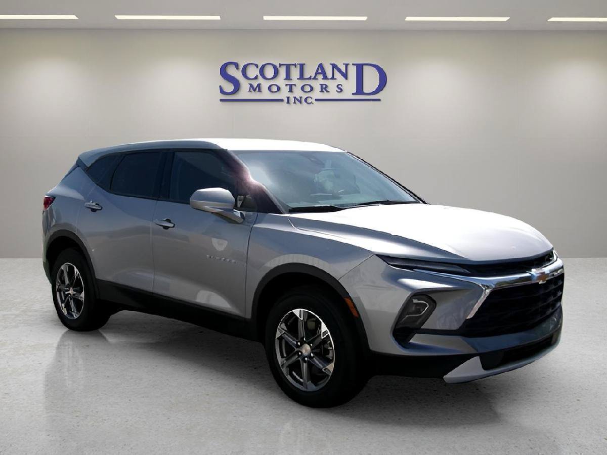 Used 2025 Chevrolet Blazer LT AWD/4WD image 4