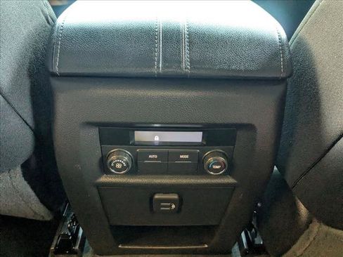 Used 2023 Chevrolet Traverse LT FWD image 17
