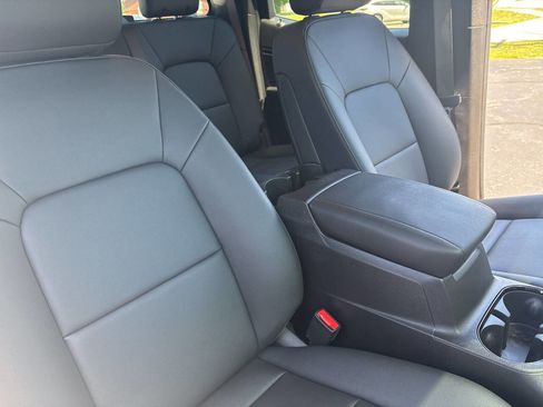 Used 2025 Chevrolet Colorado Trail Boss w/ Midnight Edition AWD/4WD image 25