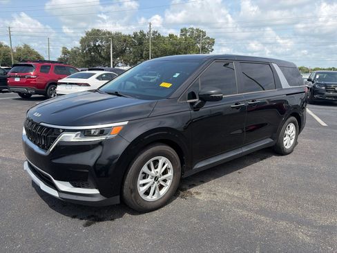 Used 2022 Kia Carnival LX FWD image 3