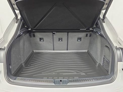 New 2026 Porsche Macan image 25