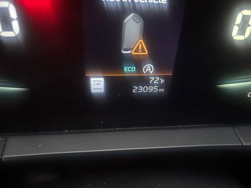 Used 2024 Kia Telluride S image 3