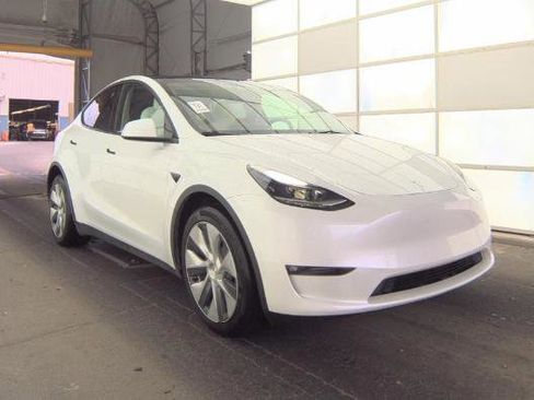 Used 2023 Tesla Model Y Long Range image 3