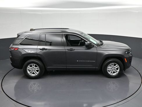 Used 2023 Jeep Grand Cherokee Laredo RWD image 22
