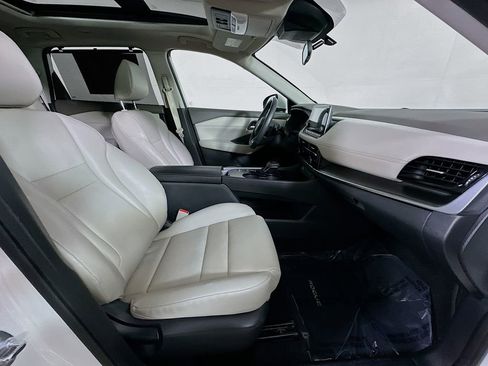 Used 2022 Nissan Rogue SV w/ SV Premium Package image 10