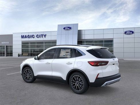 Used 2025 Ford Escape SE w/ PHEV Premium Package image 4