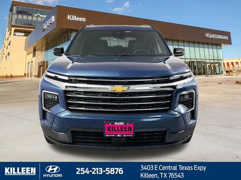 Used 2026 Chevrolet Traverse LT w/ Driver Confidence Package FWD image 2