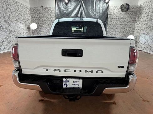 Used 2022 Toyota Tacoma TRD Off-Road AWD/4WD image 5