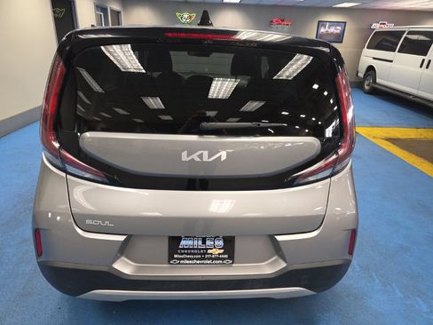 Used 2023 Kia Soul LX w/ Option Group 015 FWD image 8