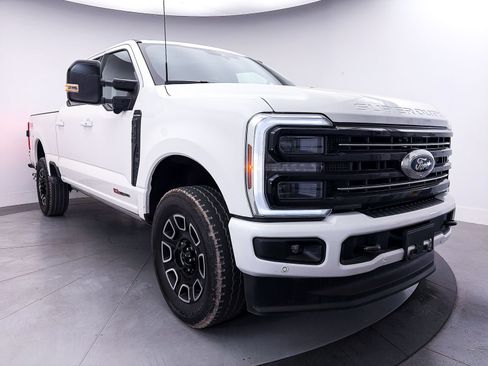 Used 2025 Ford F350 Platinum AWD/4WD image 13