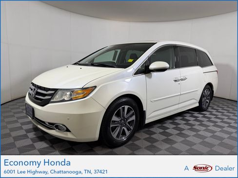 Used 2017 Honda Odyssey Touring image 1