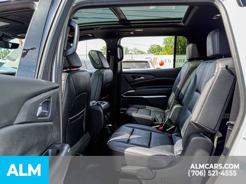 Used 2024 Chevrolet Traverse RS AWD/4WD image 20