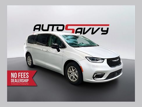 Used 2024 Chrysler Pacifica Touring-L FWD image 1