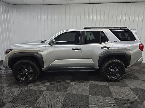 Used 2025 Toyota 4Runner SR5 AWD/4WD image 5