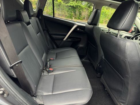 Used 2018 Toyota RAV4 Limited FWD image 19