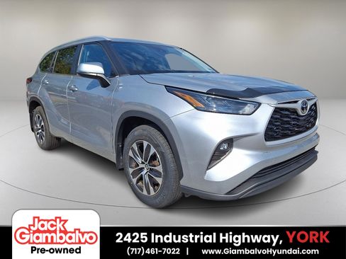 Used 2023 Toyota Highlander XLE image 1