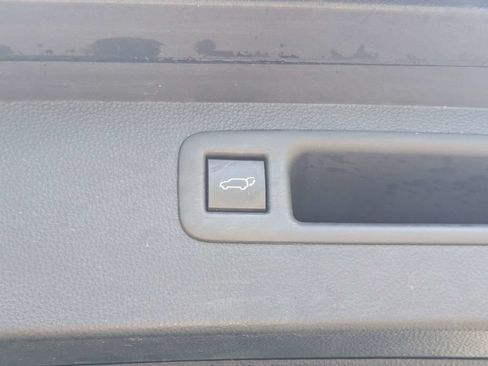 Used 2022 Toyota Highlander XLE FWD image 14
