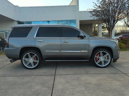 Used 2018 Cadillac Escalade Luxury image 8