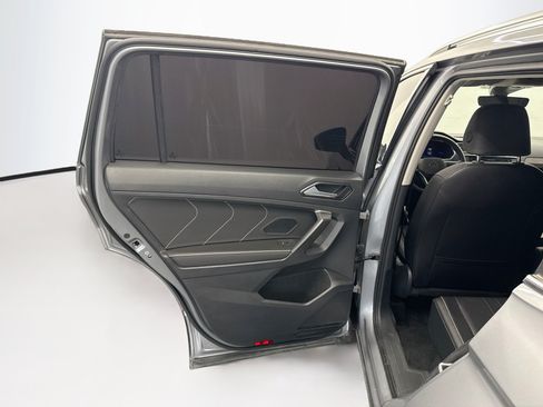 Used 2024 Volkswagen Tiguan SE FWD image 24
