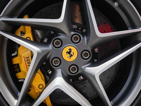 Used 2022 Ferrari F8 Tributo RWD image 14