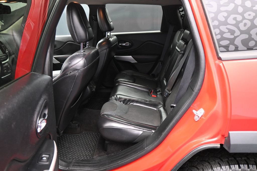 Used 2017 Jeep Cherokee Trailhawk AWD/4WD image 26